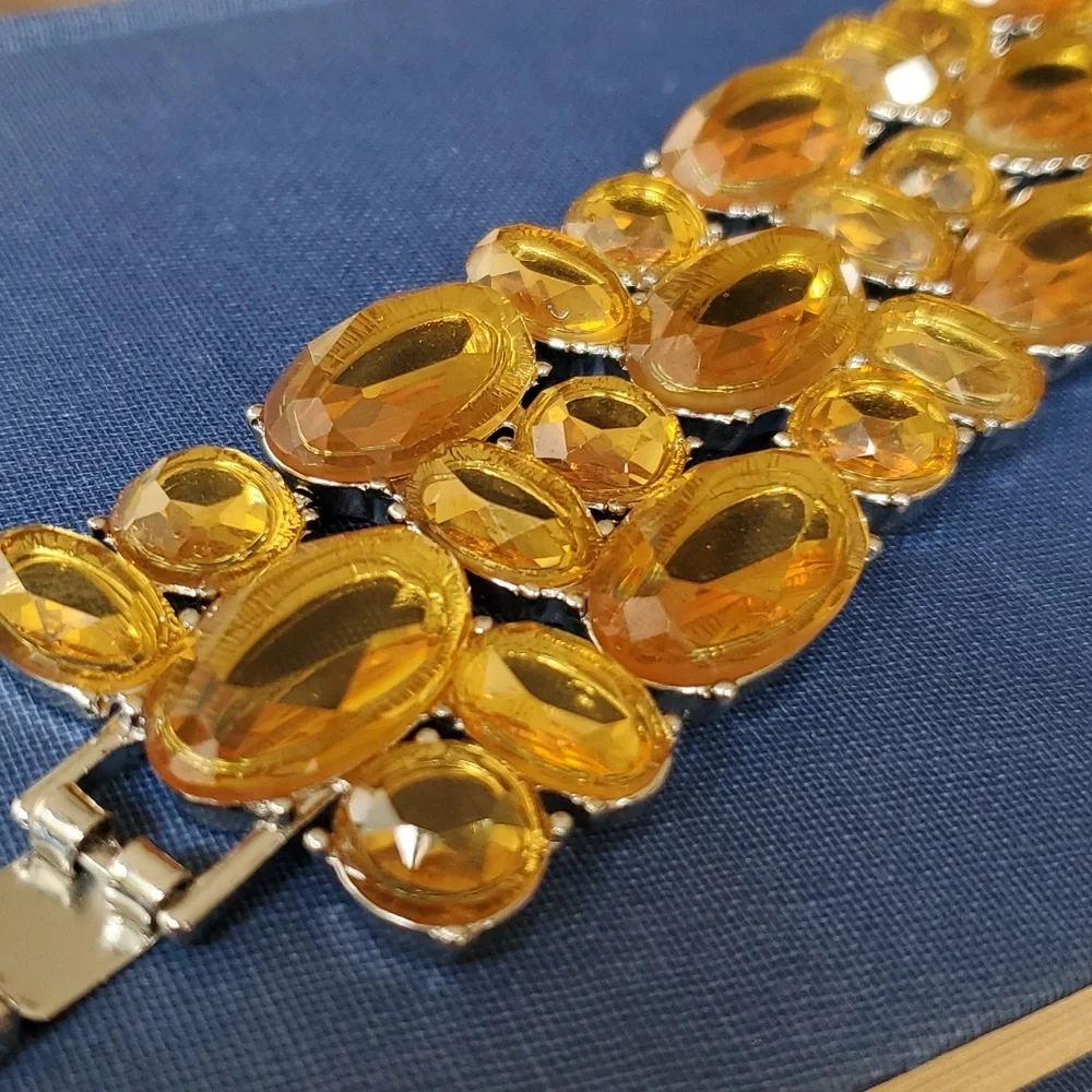 🩷 Yellow Rhinestone Statement Bracelet - Picture 2 of 4